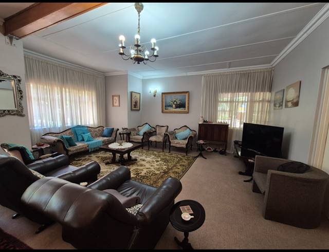 6 BEDROOM HOUSE FOR SALE IN THREE RIVERS